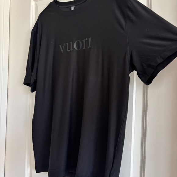 Vuori Short Sleeve Strato Graphic Tee Black Size Large NWOT - Picture 6 of 13